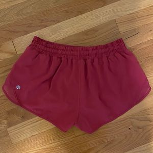 LULULEMON MAGENTA HOTTY HOT 2.5” SHORT